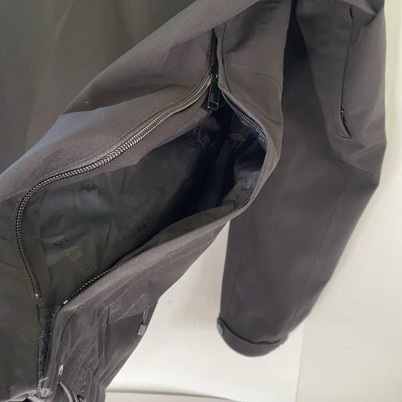 5.11 Men's Medium SABRE JACKET 2.0Tactical Wind and water repellant